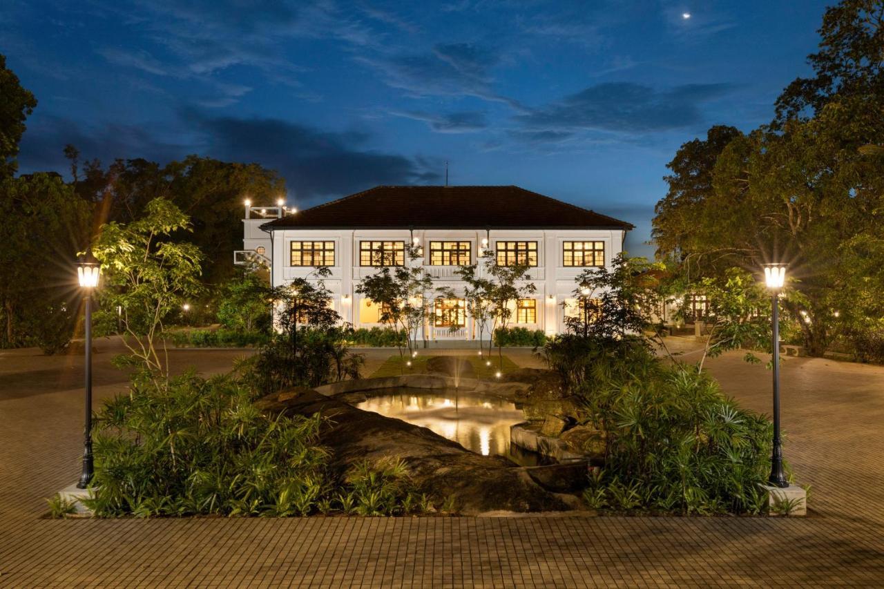 Hotel The Grand Walawwa Pinnawala  Exterior foto